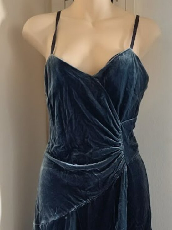 Club Monaco Dresses & Skirts - Club Monaco Velvet wrap-style midi dress, size 2